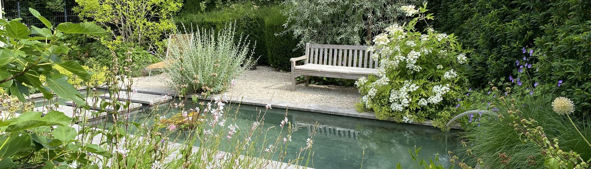 Garten mit Teich und Sitzplatz
